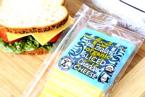 1 oz (28 g) New Zealand Organic Cheddar Cheese