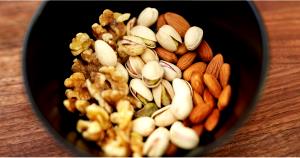 1 oz (28 g) Nuts & Dark Chocolate Trail Mix