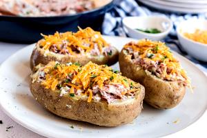 1 Oz Baked Potato Stuffed with Meat in Cream Sauce (Peel Eaten)