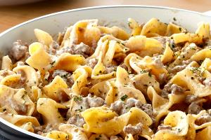 1 Oz Beef and Noodles with Cream or White Sauce (Mixture)