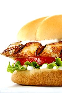 1 Oz Broiled Chicken Fillet Sandwich with Lettuce, Tomato, and Non-Mayonnaise Spread
