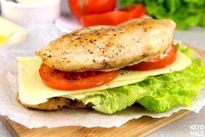1 Oz Broiled Chicken Fillet Sandwich with Lettuce, Tomato and Spread on Oat Bran Bun