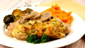 1 Oz Chicken or Turkey, Stuffing and Vegetables in Gravy (Mixture)