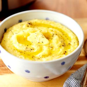 1 Oz, Dry, Yields Instant Grits with Cheese (Fat Added in Cooking)