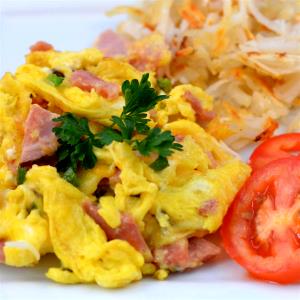 1 Oz Egg Omelet or Scrambled Egg with Cheese, Ham or Bacon and Tomatoes
