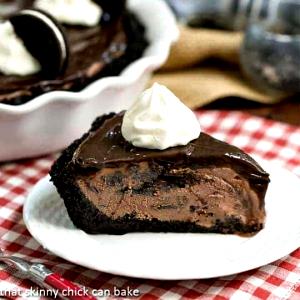 1 Oz Ice Cream Pie with Cookie Crust, Fudge Topping and Whipped Cream