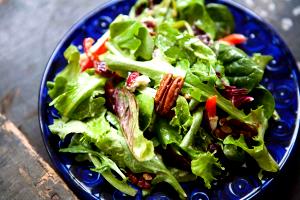 1 Oz Lettuce Salad with Assorted Vegetables