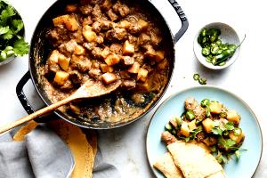 1 Oz Mexican Style Pork Stew, with Potatoes in Tomato-Based Sauce (Mixture) (Cerdo Guisado Con Papas)