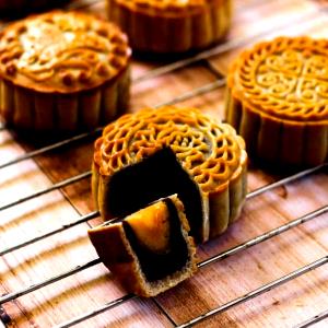1 Oz Oriental Pastry (made with Bean or Lotus Seed Paste Filling, Baked)