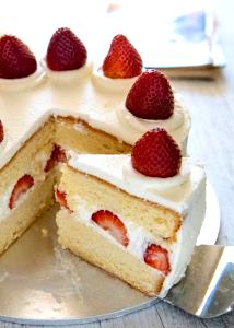 1 Oz Shortcake Sponge with Whipped Cream and Fruit