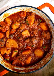 1 Oz Veal Goulash with Vegetables in Tomato-Base Sauce