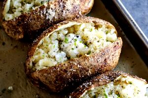 1 Oz White Potatoes (Flesh and Skin, Baked)