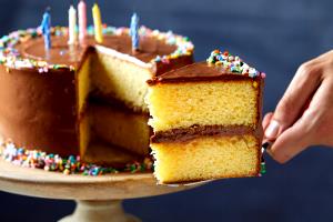 1 Oz Yellow Cake (with Chocolate Frosting)