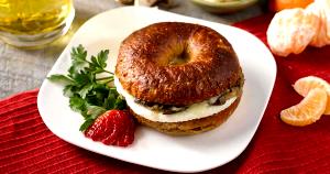 1 package (141 g) Bagel Sandwich with Egg, Caramelized Onion, Mushroom & Swiss