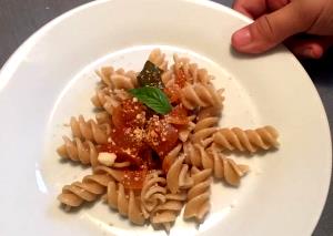 1 package (145 g) Fusilli Pasta with Tomato Basil Sauce