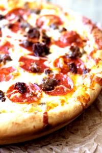 1 package (180 g) Culinary Collection Deep Dish Three Meat Pizza