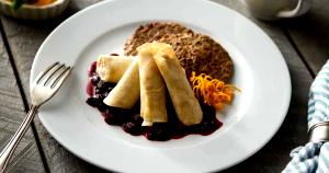 1 package (203 g) Ricotta Crepe with Berry Compote