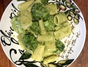 1 package (213 g) Rigatoni in Sauce with Broccoli & White Chicken