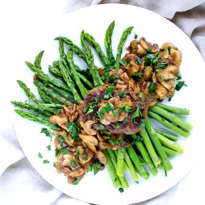 1 package (255 g) Bistro Selections Salisbury Steak with Mushroom Gravy and Asparagus