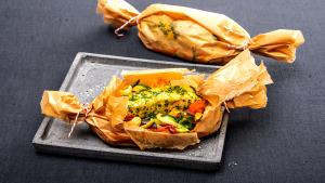 1 package (284 g) Alaskan Pollock with Vegetables En Papillote