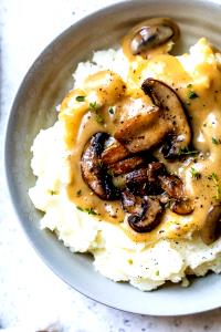 1 package (340 g) Mushroom Gravy, Mashed Potatoes & Beef