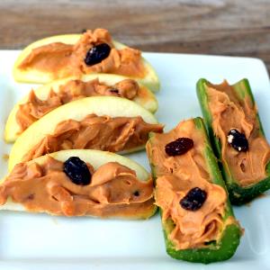 1 package (5.5 oz) Snack Tray with Peanut Butter (Celery Sticks, Sliced Apples, Peanut Butter and Rasins)