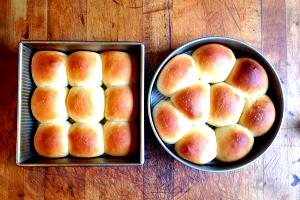 1 Pan, Dinner, Or Small (2" Square, 2" High) Toasted Roll