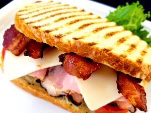 1 panini (327 g) Turkey Club Panini