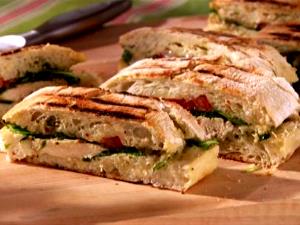 1 panini (9 oz) Basil Parmesan Chicken Panini