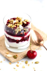 1 parfait (230 g) Dark Cherry Yogurt Parfait
