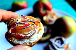 1 pastry (115 g) Apple Blossom
