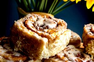 1 pastry (50 g) Maple Buns