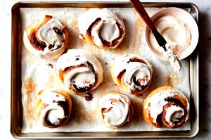 1 pastry (57 g) Cinnamon Roll with Icing