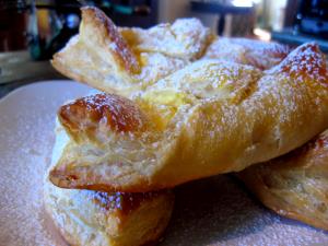 1 pastry (99 g) Cheese Danish