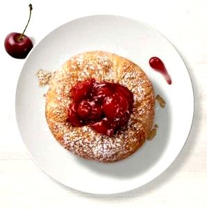 1 pastry Cherry Cheese Brittany