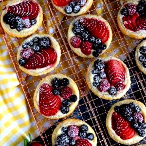 1 Pastry Fruit-Filled Pastry