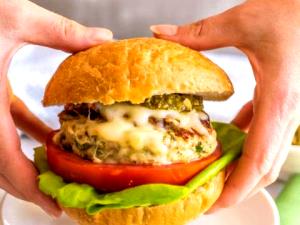 1 patty (114 g) Chicken Patties with Four Cheeses, Spinach & Artichoke