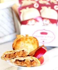 1 pie (128 g) Apple Pocket Pie