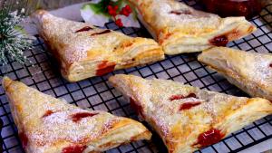 1 pie (128 g) Cherry Turnover