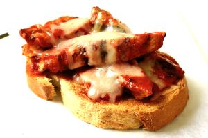 1 piece (108 g) Chicken Parmesan Melt