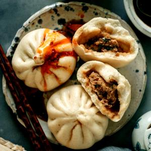 1 piece (114 g) Steamed Buns with Pork & Teriyaki Sauce