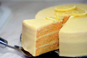 1 piece (114 g) White Chocolate Lemon Cake