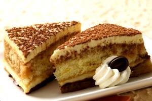 1 piece (123 g) Tiramisu Bar Cake