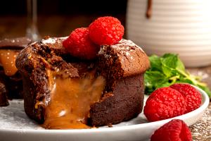 1 piece (135 g) Caramel Molten Cake