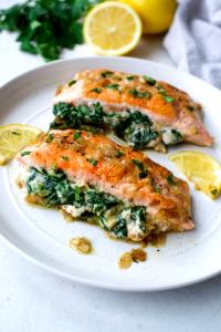 1 piece (142 g) Salmon Stuffed with Spinach and Cheese