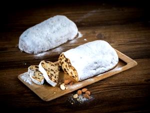 1 piece (1.8 oz) Stollen Almond