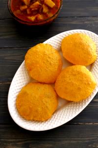 1 piece (30 g) Masala Puri