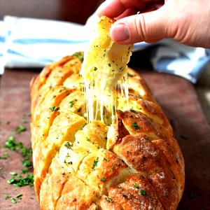 1 piece (3.5 oz) Garlic Cheese Bread