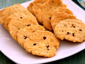 1 piece (7 g) Mathri