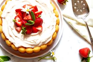 1 piece (74 g) Strawberry Mousse Cake